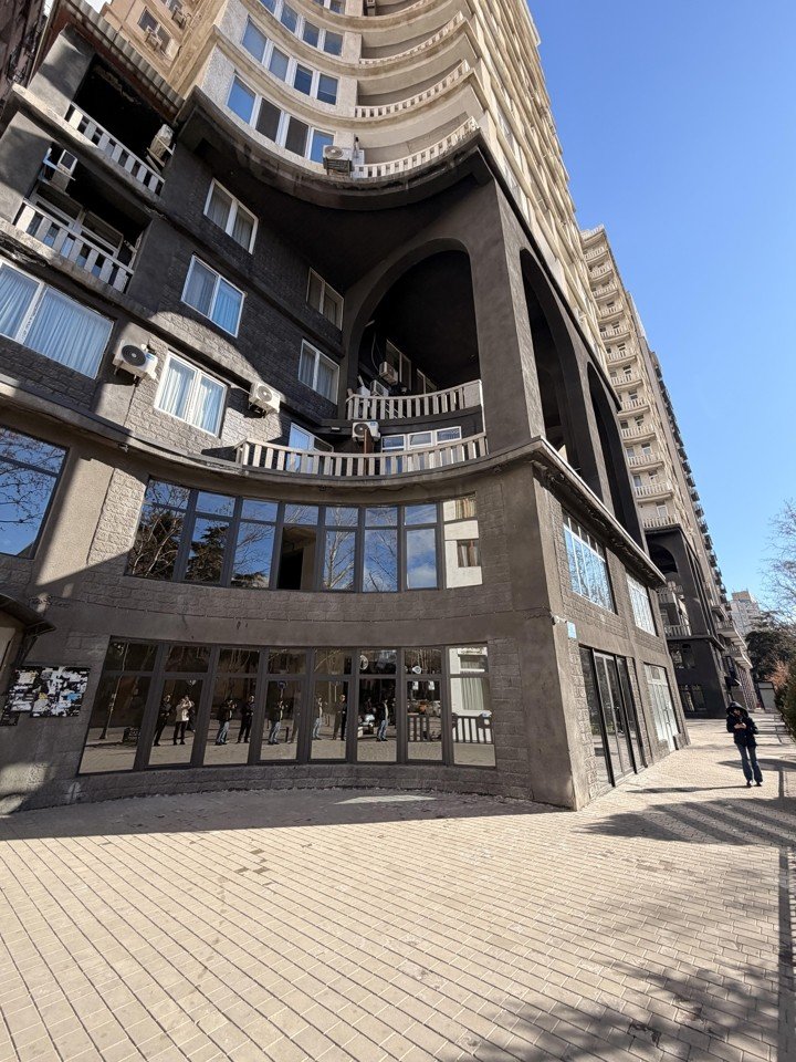 Коммерческое помещение · 571 м²