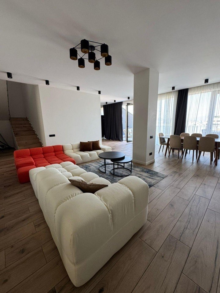 5-комнатная квартира · 205 м²