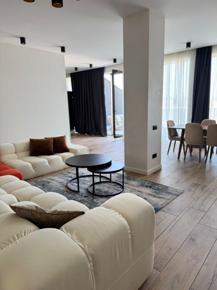 5-комнатная квартира · 205 м²