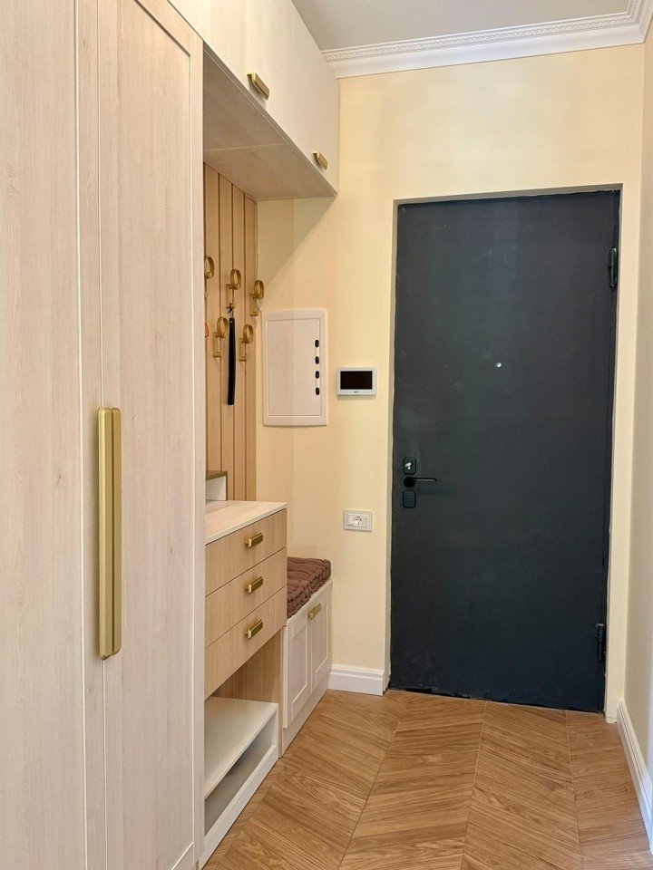 8-комнатный пентхаус · 190.5 м²